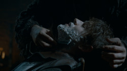 extant_GameOfThrones_4x02-TheLionAndTheRose_1154