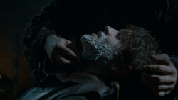 extant_GameOfThrones_4x02-TheLionAndTheRose_1155