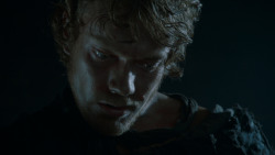 extant_GameOfThrones_4x02-TheLionAndTheRose_1162
