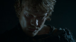 extant_GameOfThrones_4x02-TheLionAndTheRose_1163
