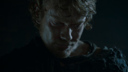 extant_GameOfThrones_4x02-TheLionAndTheRose_1175