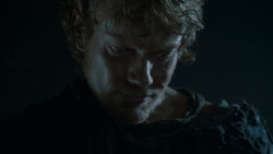 extant_GameOfThrones_4x02-TheLionAndTheRose_1176
