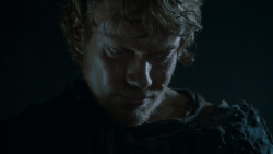 extant_GameOfThrones_4x02-TheLionAndTheRose_1177