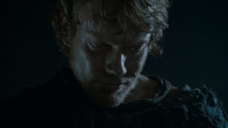 extant_GameOfThrones_4x02-TheLionAndTheRose_1178