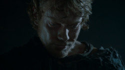 extant_GameOfThrones_4x02-TheLionAndTheRose_1179