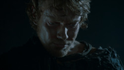 extant_GameOfThrones_4x02-TheLionAndTheRose_1181