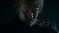 extant_GameOfThrones_4x02-TheLionAndTheRose_1188