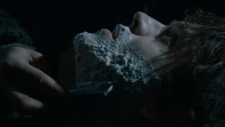 extant_GameOfThrones_4x02-TheLionAndTheRose_1195
