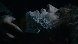 extant_GameOfThrones_4x02-TheLionAndTheRose_1198