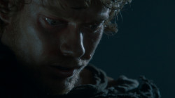 extant_GameOfThrones_4x02-TheLionAndTheRose_1205