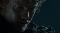 extant_GameOfThrones_4x02-TheLionAndTheRose_1206