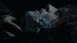 extant_GameOfThrones_4x02-TheLionAndTheRose_1210
