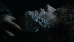 extant_GameOfThrones_4x02-TheLionAndTheRose_1212