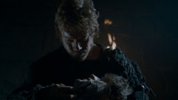 extant_GameOfThrones_4x02-TheLionAndTheRose_1216