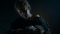 extant_GameOfThrones_4x02-TheLionAndTheRose_1217