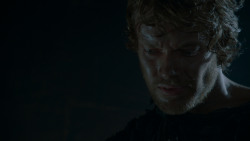 extant_GameOfThrones_4x02-TheLionAndTheRose_1243