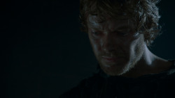 extant_GameOfThrones_4x02-TheLionAndTheRose_1244