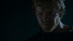extant_GameOfThrones_4x02-TheLionAndTheRose_1245