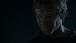 extant_GameOfThrones_4x02-TheLionAndTheRose_1248