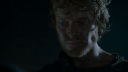 extant_GameOfThrones_4x02-TheLionAndTheRose_1265