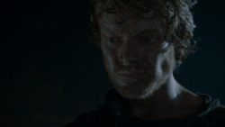 extant_GameOfThrones_4x02-TheLionAndTheRose_1266