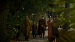 extant_GameOfThrones_4x02-TheLionAndTheRose_1326
