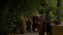 extant_GameOfThrones_4x02-TheLionAndTheRose_1330