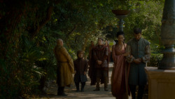 extant_GameOfThrones_4x02-TheLionAndTheRose_1333
