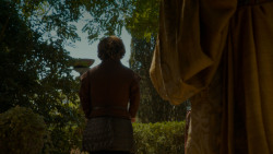 extant_GameOfThrones_4x02-TheLionAndTheRose_1398
