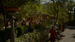 extant_GameOfThrones_4x02-TheLionAndTheRose_1432