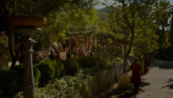 extant_GameOfThrones_4x02-TheLionAndTheRose_1435