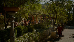 extant_GameOfThrones_4x02-TheLionAndTheRose_1436