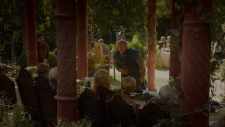 extant_GameOfThrones_4x02-TheLionAndTheRose_1465