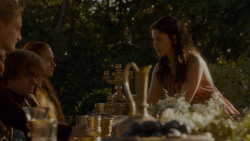 extant_GameOfThrones_4x02-TheLionAndTheRose_1483