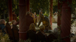 extant_GameOfThrones_4x02-TheLionAndTheRose_1594