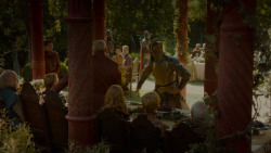 extant_GameOfThrones_4x02-TheLionAndTheRose_1596
