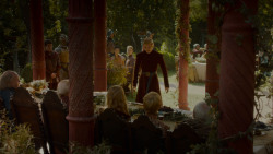 extant_GameOfThrones_4x02-TheLionAndTheRose_1615
