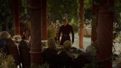 extant_GameOfThrones_4x02-TheLionAndTheRose_1617