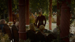 extant_GameOfThrones_4x02-TheLionAndTheRose_1618