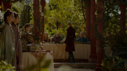 extant_GameOfThrones_4x02-TheLionAndTheRose_1636