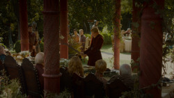 extant_GameOfThrones_4x02-TheLionAndTheRose_1650