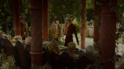 extant_GameOfThrones_4x02-TheLionAndTheRose_1652