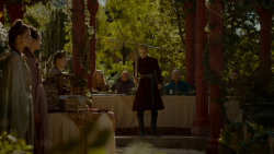 extant_GameOfThrones_4x02-TheLionAndTheRose_1678