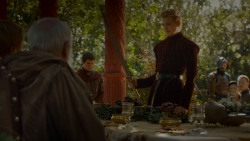 extant_GameOfThrones_4x02-TheLionAndTheRose_1685