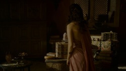 extant_GameOfThrones_4x02-TheLionAndTheRose_1749