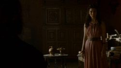 extant_GameOfThrones_4x02-TheLionAndTheRose_1785