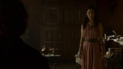 extant_GameOfThrones_4x02-TheLionAndTheRose_1791