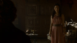 extant_GameOfThrones_4x02-TheLionAndTheRose_1792