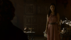 extant_GameOfThrones_4x02-TheLionAndTheRose_1793