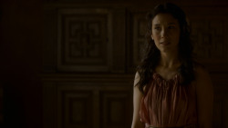 extant_GameOfThrones_4x02-TheLionAndTheRose_1798